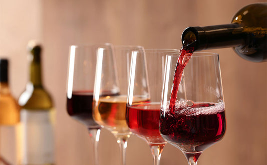 Vinuri tinere vs. vinuri vechi: Ce Trebuie să știți?